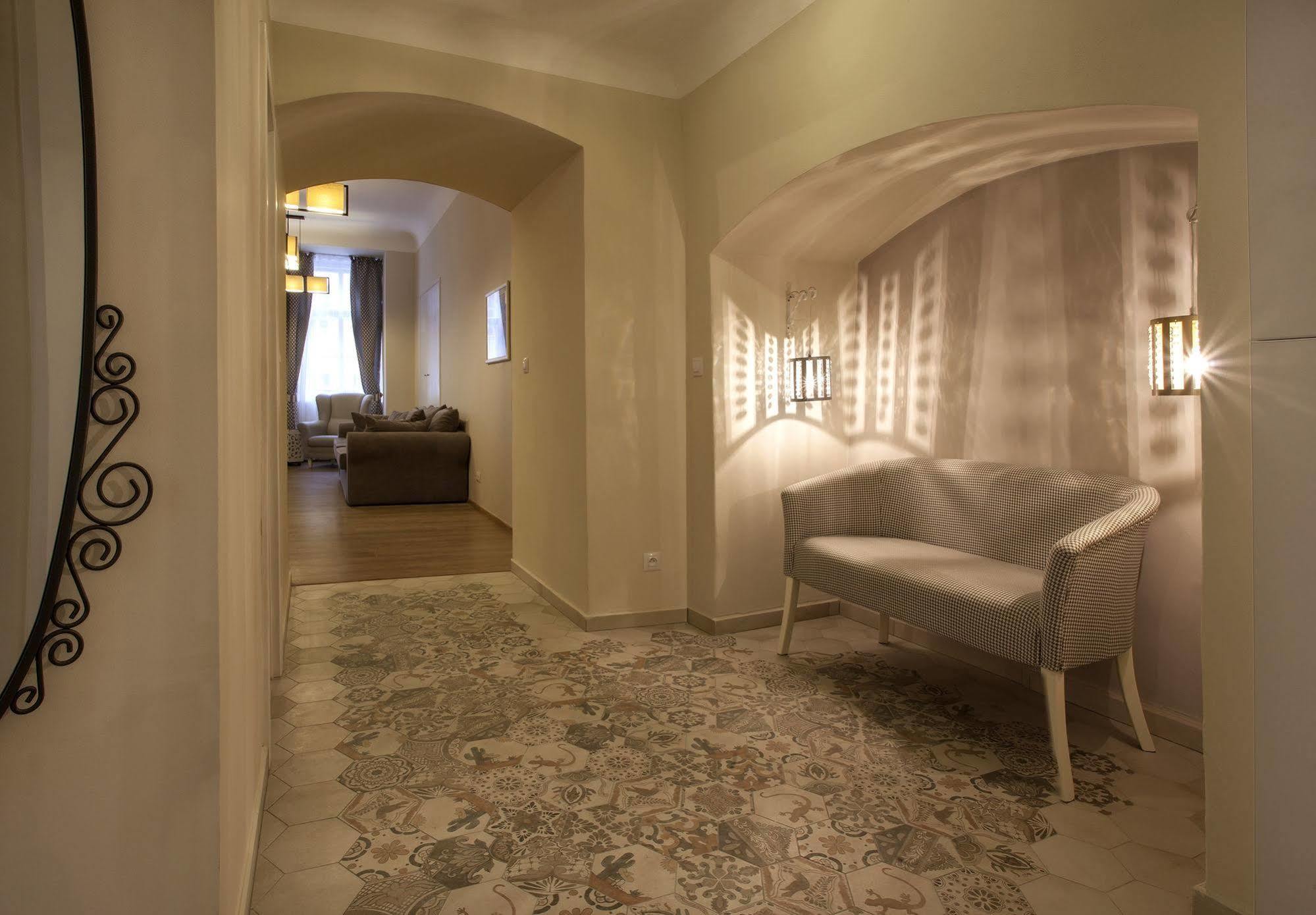 Hotel Corto Old Town 3*